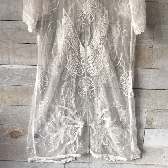 Butterfly sheer kimono - Picture 8 of 9